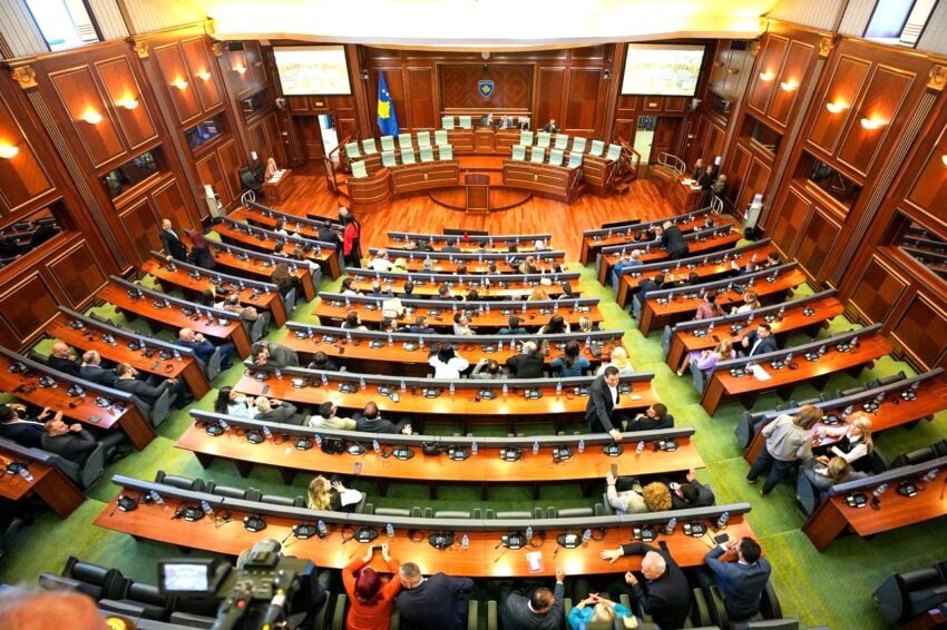 “ Diçka po zihet e po përzihet rreth presidentit”