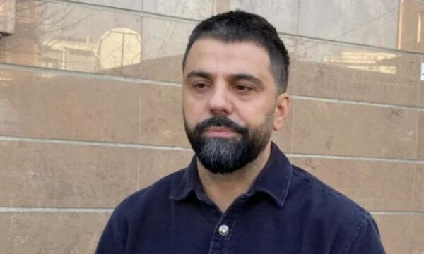 Deputeti i PDK-së paralajmëron protesta: Kurti, gjuhë tjetër nuk njeh