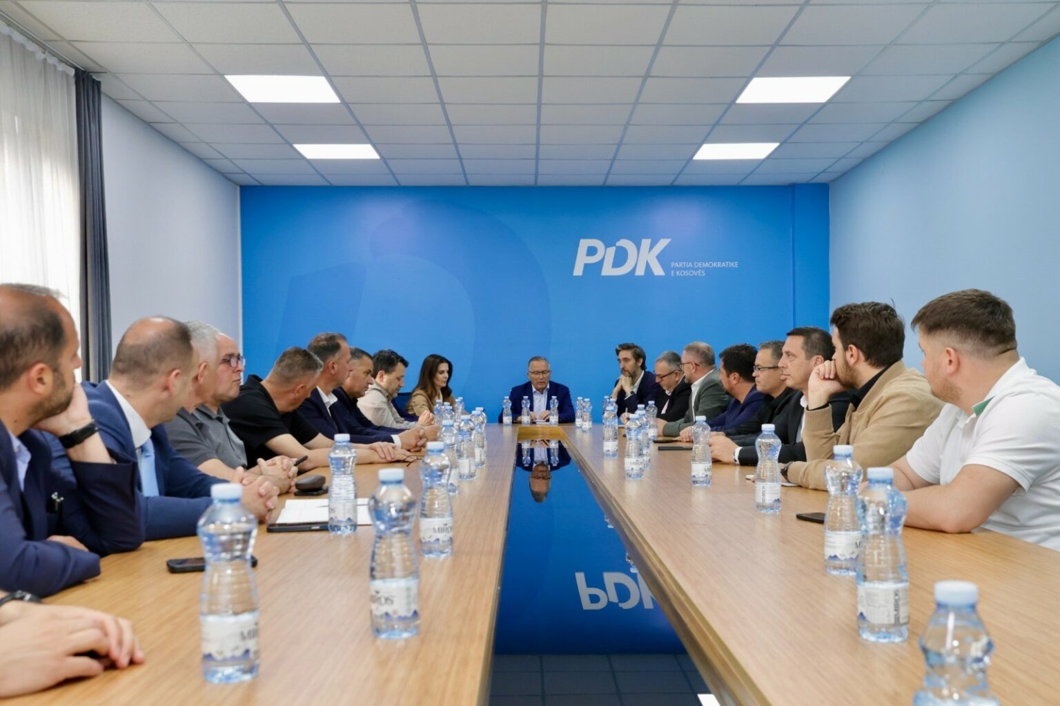 PDK mobilizon degët, Hamza paralajmëron Kurtin