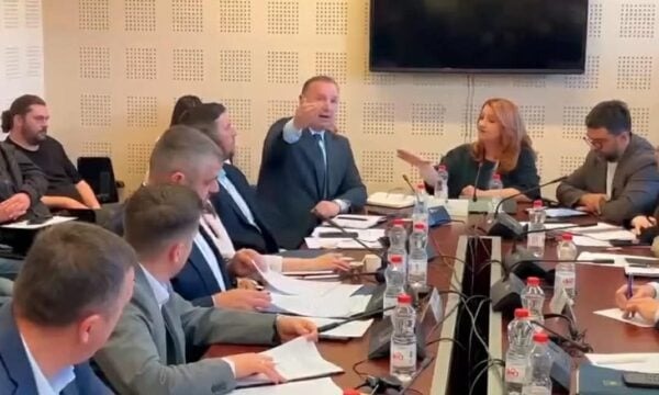 Tensionohet situata në Komision mes deputetit të LDK-së dhe kandidatës për Presidente