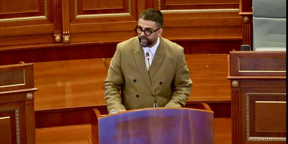 Deputeti i PDK-së lavdëron me fjalë të mëdha Glauk Konjufcën në Kuvend