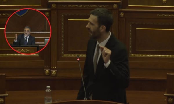 ‘Shpërthen’ gjendja në Kuvend, ‘kapen’ mes vete deputetët