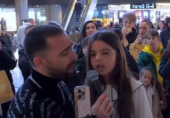 Dueti përloti të pranishmit: Besnik Qaka dhe vajza e tij performojnë me pianistin e njohur francez