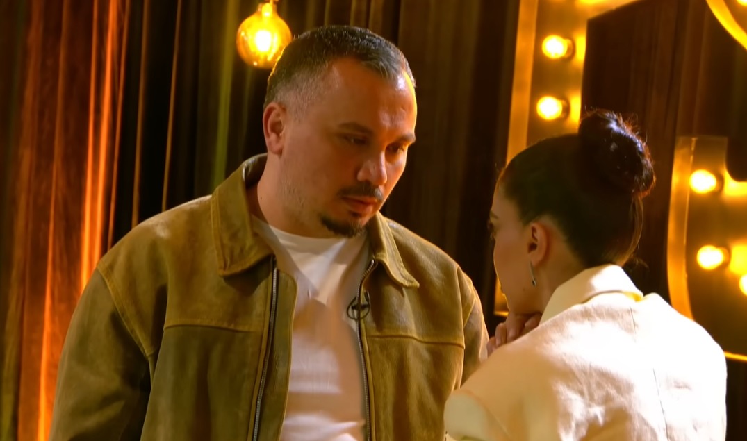 “Mami dhe babi nuk janë mirë!”- Vëllai i Fabjolës futet në “Ferma VIP” dhe i kërkon të ndërpresë romancën me Adionin! Konkurrentja: S’jam gati!