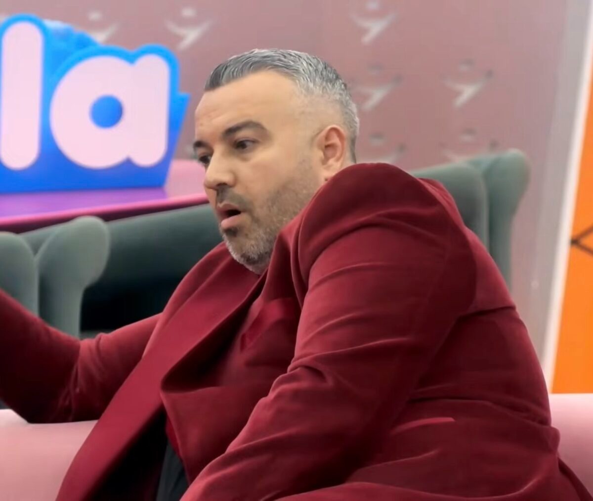 U bë viral! Reagimi i Rogertit pas eliminimit të Juelës nuk kalon pa u vënë re (VIDEO)