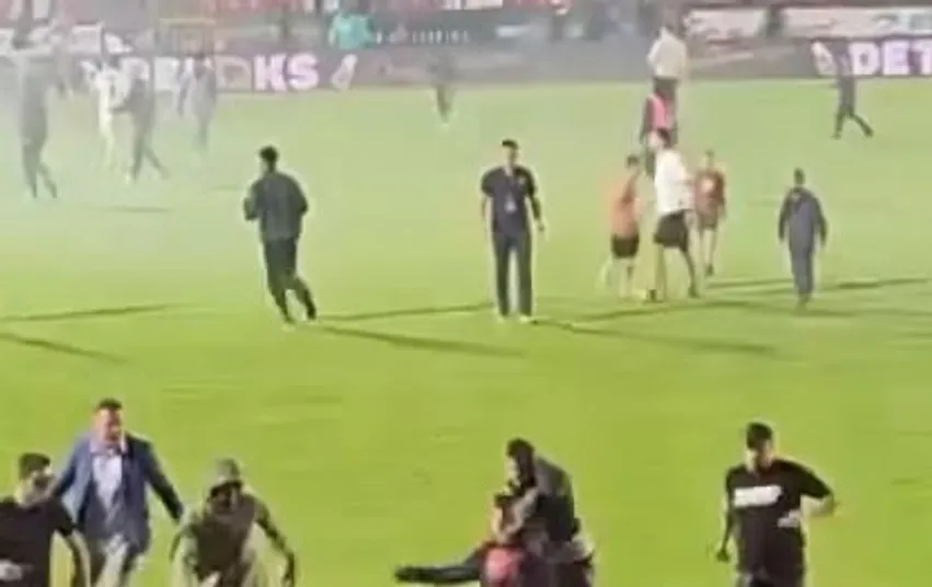Me maska futen në fushë në Serbi, rrahin edhe futbollistët e huaj