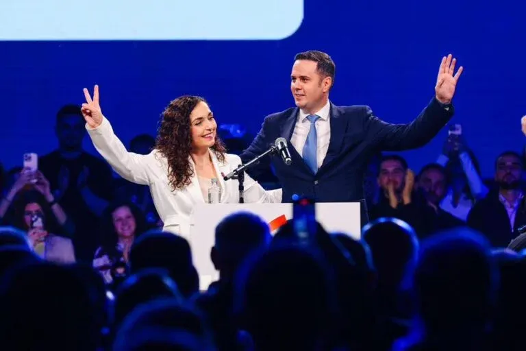 Opinonisti me reagim të ashpër: LDK nuk ka kauzë të djathtë me Vjosën dhe Abdixhikun