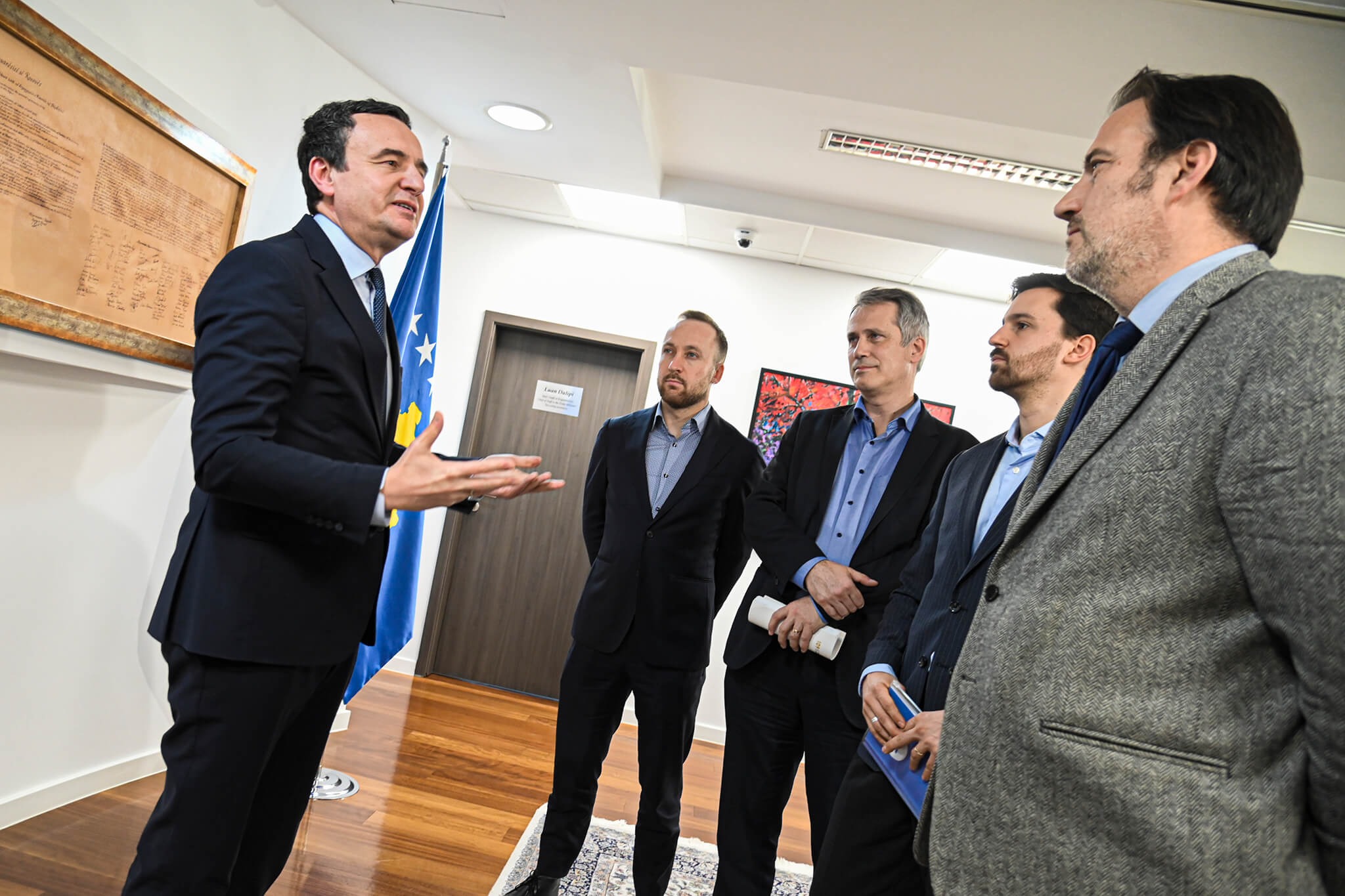 Kurti ka një njoftim lidhur me pagën e 13-të të sektorit privat