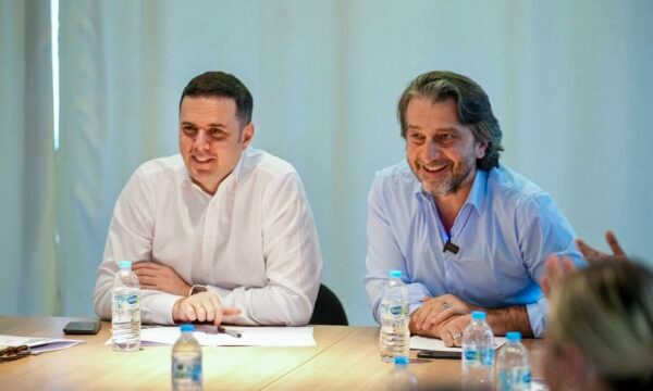 “Bashkimi i së djathtës”, nis me “ndarjen” mes Ramës e Abdixhikut