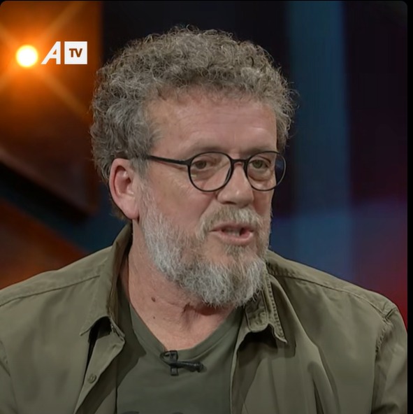 “Para se të hyjë në emision, u fal”, Basri Lushtaku emocionon kur tregon se çfarë përjeton kur e fal namazin