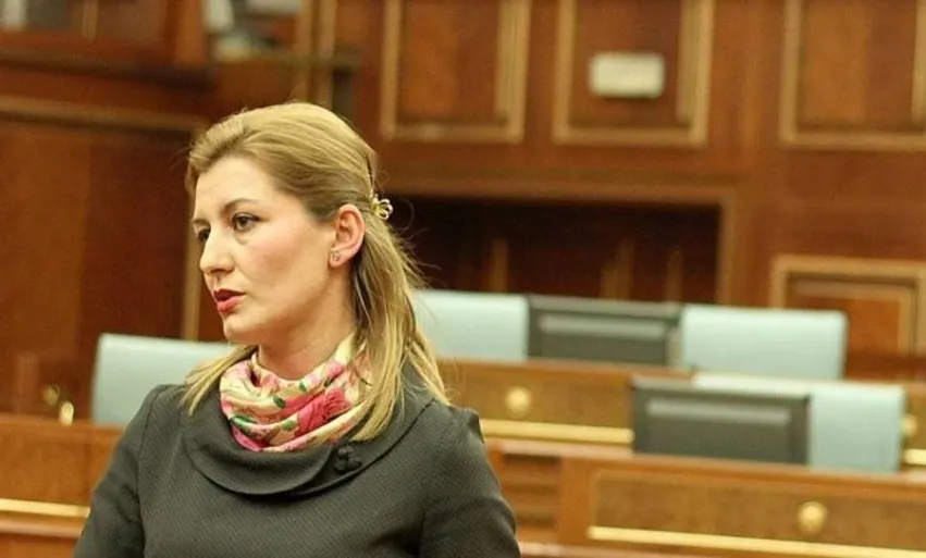 Alma Lama nxjerr “shpëtimtarin” e LDK-së