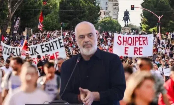 Edi Rama bën veprimin e papritur, kryeministri “u bashkohet” protestuesve