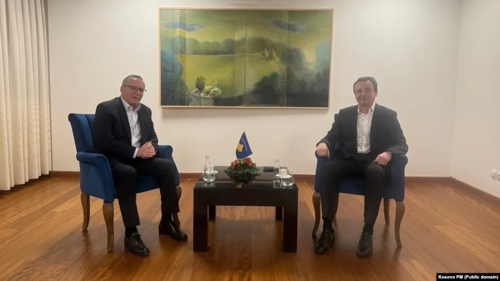 Befason PDK-ja: Nesër ulet në tavolinë me Albin Kurtin
