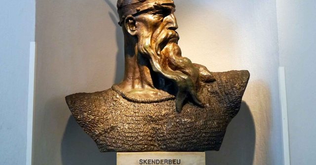E vërteta e origjinës së Skënderbeut! Studiuesi tregon çfarë zbuloi në Vatikan!