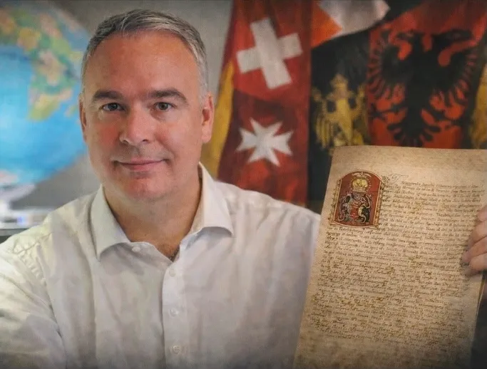 Historiani zviceran zbulon dokumentin që po çon peshë të gjithë: Shqiptarët kanë drejtuar botën