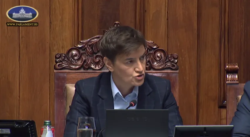 Deputeti i ri serb i referohet Kosovës në Kuvendin serb si “fqinjët tanë”, eskalon Brnabiq