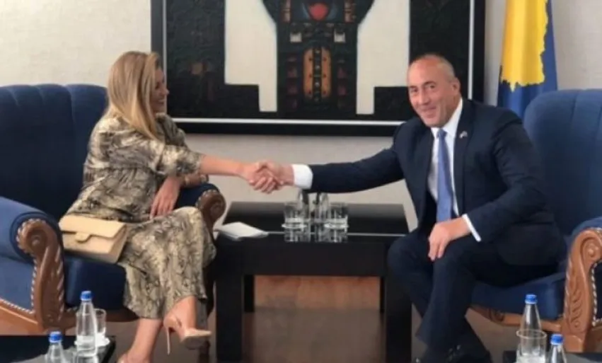 Dikur i premtoi Leonora Jakupit diҫka, tani Ramush Haradinaj merret me të dashurin e saj