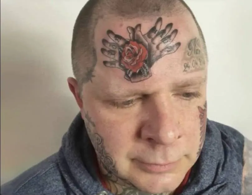 Dashuria e madhe për shqiptarët, gjermani bën shqiponjën tatuazh në kokë (FOTO)