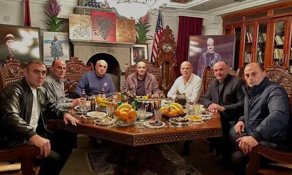 Mbaron epoka e të paprekshmëve? – Geci paralajmëron…