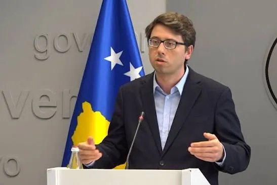 Minstri Murati jep lajmin fantastik për gjithë punëtorët e sektorit publik